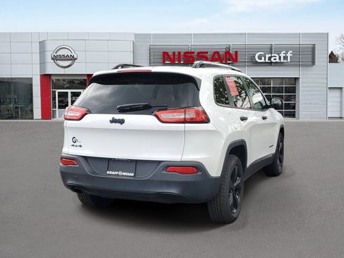Used 2017 Jeep Cherokee Sport w/ Cold Weather Group AWD/4WD image 3