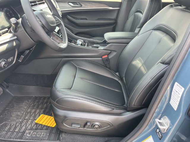 New 2027 Jeep Grand Cherokee Limited w/ Limited Altitude Package AWD/4WD image 23