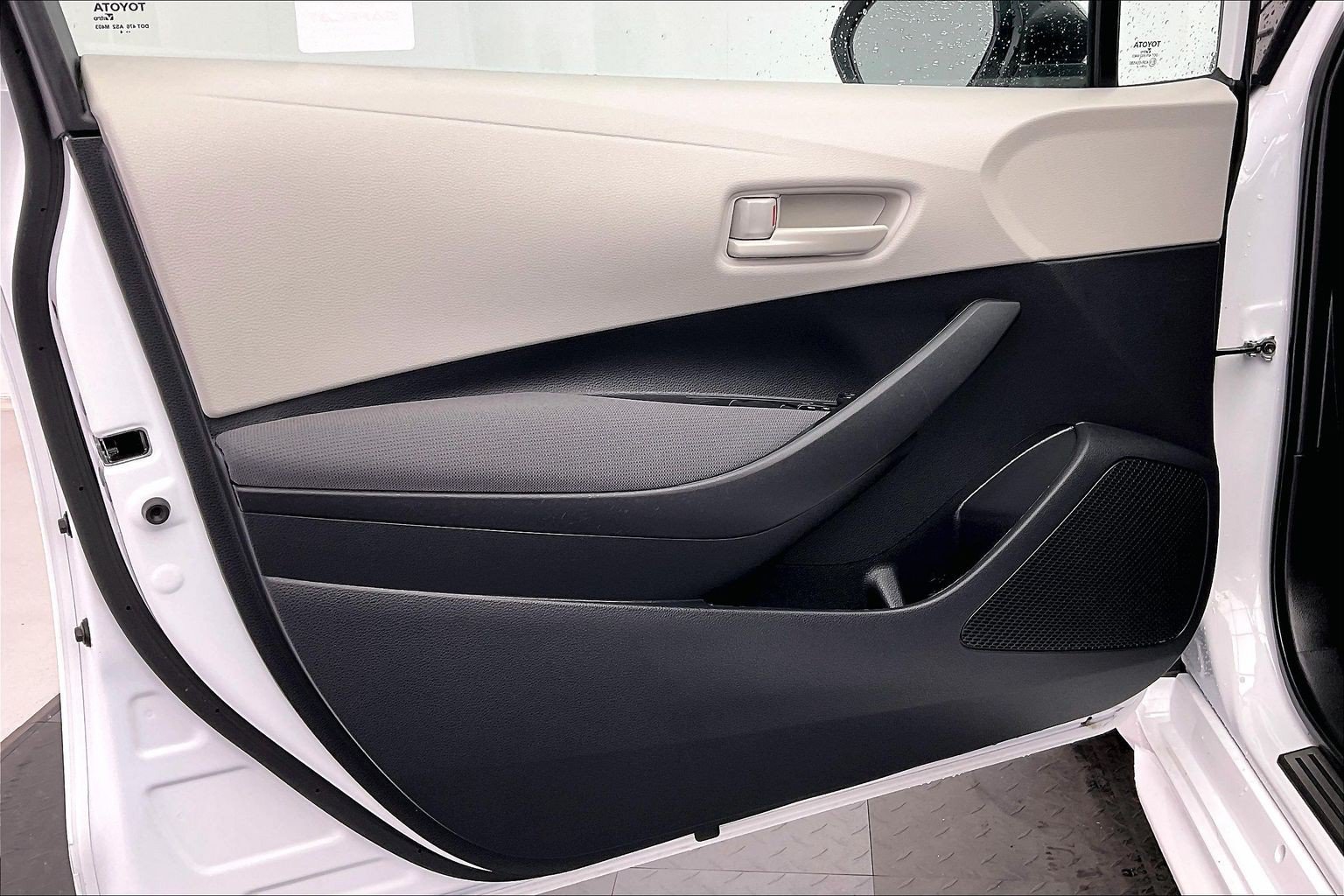 Used 2024 Toyota Corolla LE FWD image 24