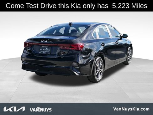 Used 2024 Kia Forte LXS w/ LXS Technology Package image 2