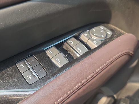 Certified 2023 Cadillac Escalade ESV Premium Luxury Platinum w/ LPO, Radiant Package AWD/4WD image 26