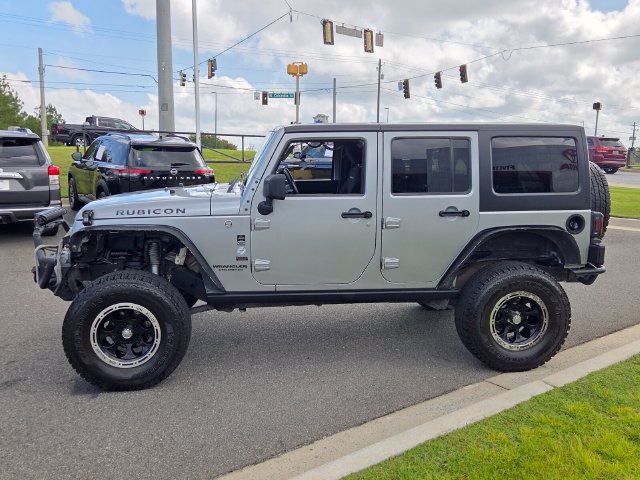 Used 2015 Jeep Wrangler Unlimited Rubicon w/ Connectivity Group AWD/4WD image 4