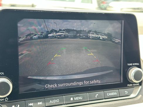 Used 2023 Nissan Rogue SV image 10