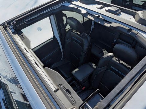 Used 2022 Jeep Wrangler Unlimited Rubicon w/ Cold Weather Group image 15