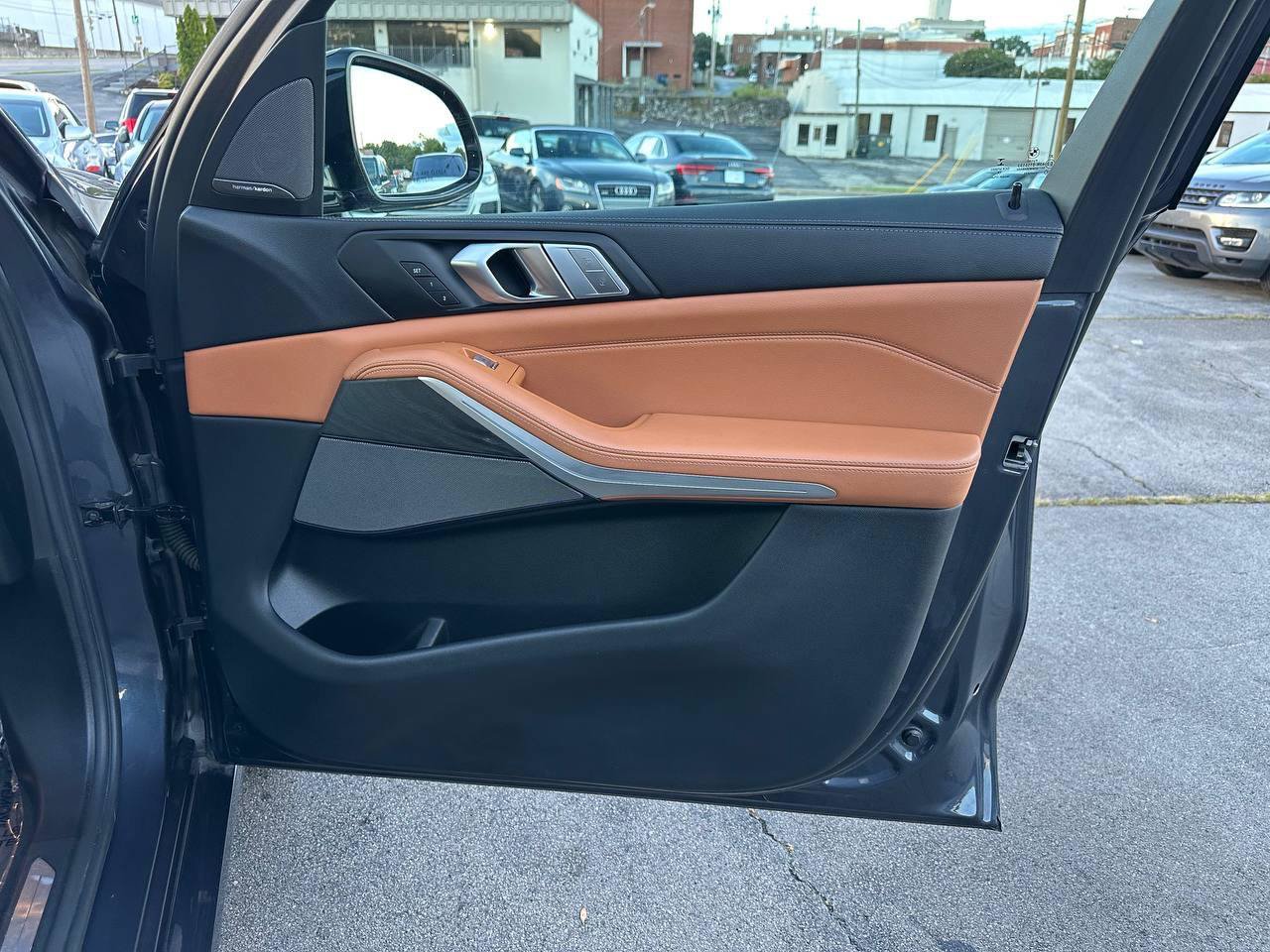 Used 2020 BMW X7 xDrive40i w/ Premium Package AWD/4WD image 32