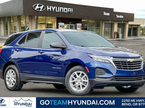Used 2023 Chevrolet Equinox LS w/ LS Convenience Package AWD/4WD image 1