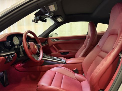 Used 2022 Porsche 911 Carrera image 5