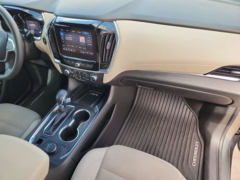 Used 2023 Chevrolet Traverse LT FWD image 27