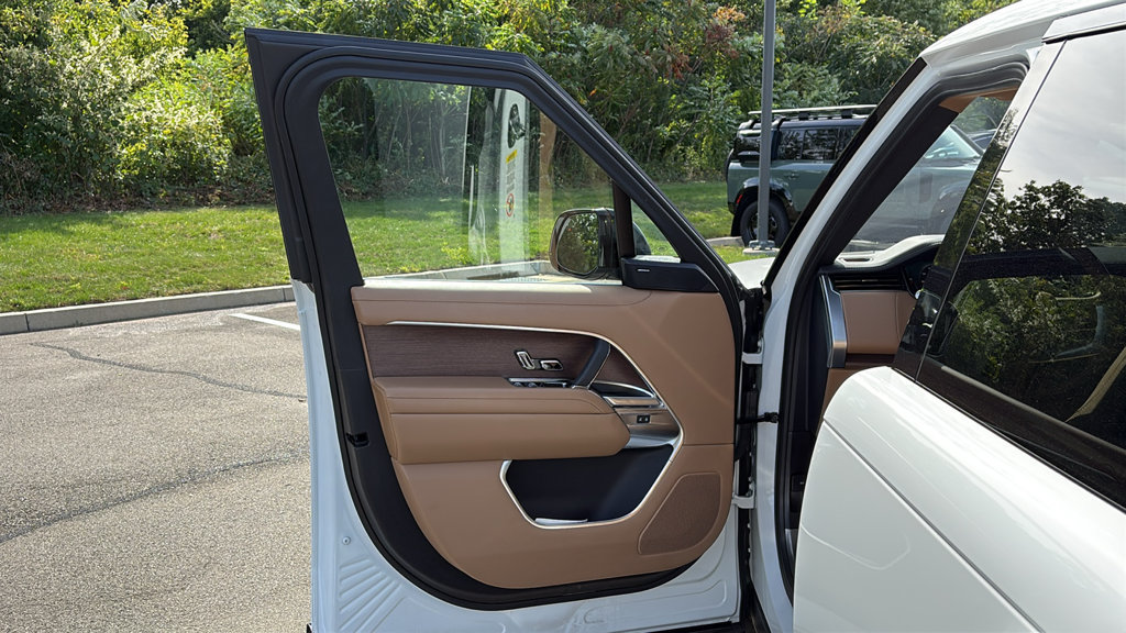 Used 2023 Land Rover Range Rover SE AWD/4WD image 10