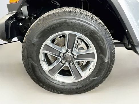 Used 2023 Jeep Wrangler Unlimited Sahara w/ Cold Weather Group AWD/4WD image 8