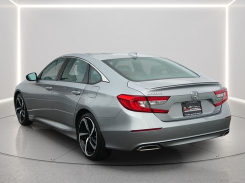 Used 2018 Honda Accord Sport image 2