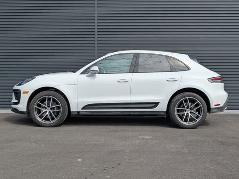 Certified 2025 Porsche Macan image 2