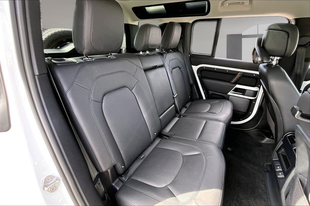 Used 2023 Land Rover Defender 110 SE AWD/4WD image 23