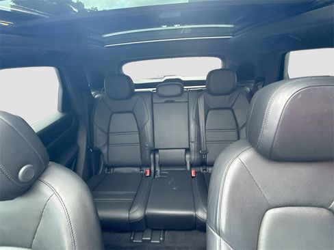 Used 2020 Porsche Cayenne w/ Premium Package image 24