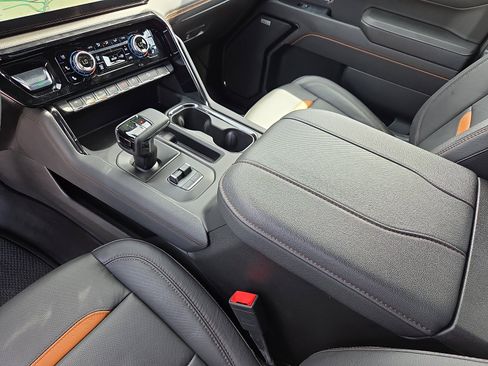 Used 2025 GMC Sierra 1500 AT4 image 25