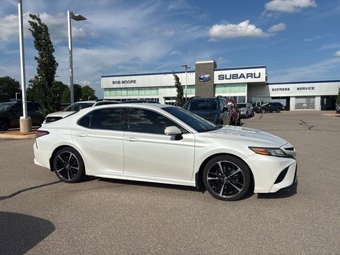 Used 2018 Toyota Camry XSE FWD image 1