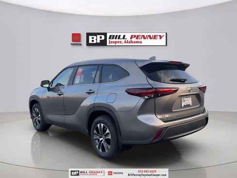 New 2026 Toyota Highlander XLE image 3