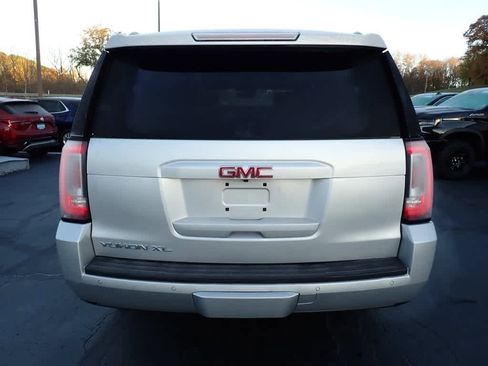Used 2019 GMC Yukon XL SLT image 4