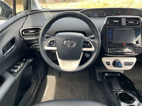 Used 2017 Toyota Prius Four w/ Premium Convenience Package FWD image 12