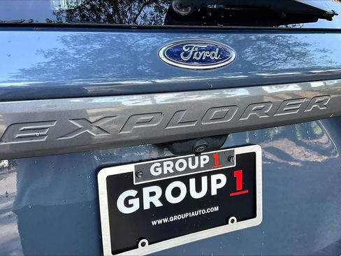 Used 2021 Ford Explorer XLT w/ Equipment Group 202A RWD image 10