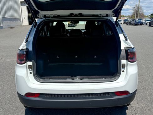 Used 2025 Jeep Compass Latitude AWD/4WD image 14