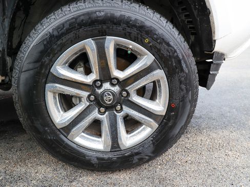 Used 2019 Toyota Tacoma Limited AWD/4WD image 8