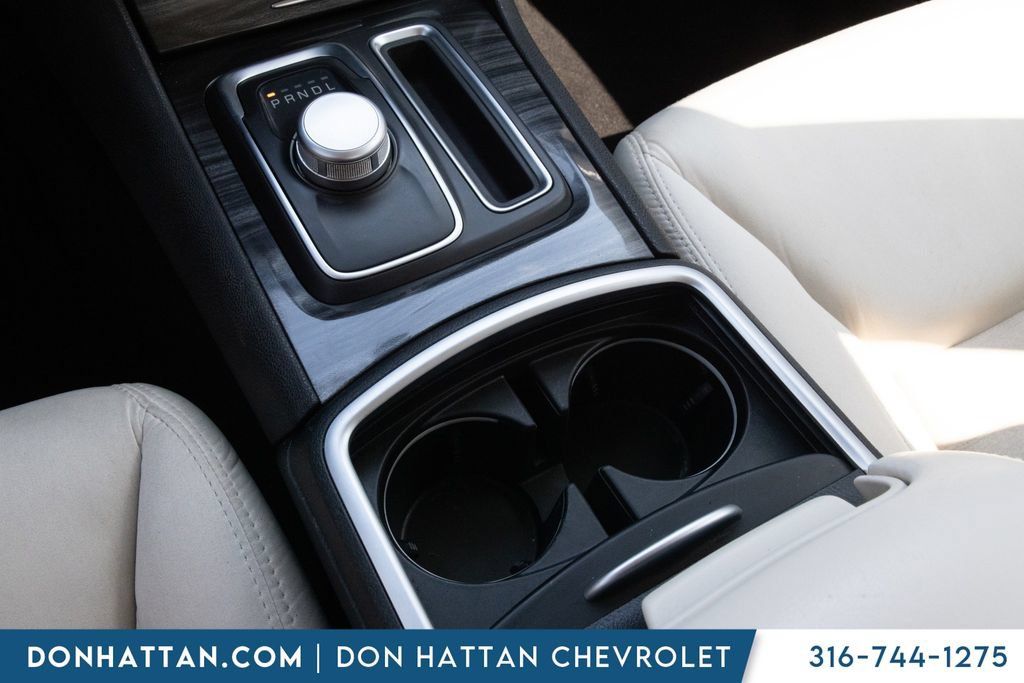 Used 2020 Chrysler 300 Touring w/ Driver Convenience Group RWD image 17