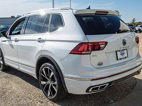 Used 2024 Volkswagen Tiguan SEL R-Line image 3
