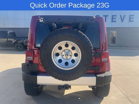 Used 2013 Jeep Wrangler Unlimited Sahara w/ Dual Top Group AWD/4WD image 4