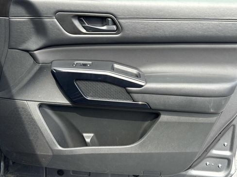 Used 2025 Nissan Pathfinder SV image 24