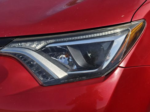 Used 2017 Toyota RAV4 LE FWD image 7