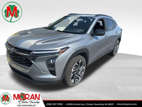 Used 2025 Chevrolet Trax RS w/ Driver Confidence Package FWD image 1