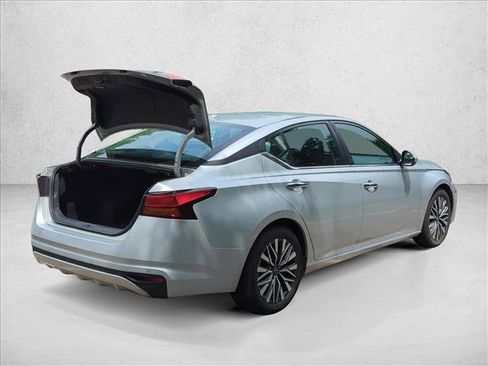 Used 2023 Nissan Altima 2.5 SV FWD image 8