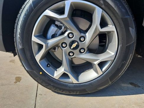 Used 2025 Chevrolet Trax LT FWD image 15