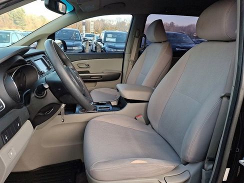 Used 2019 Kia Sedona L image 18