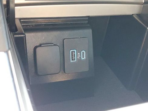 Certified 2023 Ford Explorer XLT w/ Equipment Group 202A AWD/4WD image 27