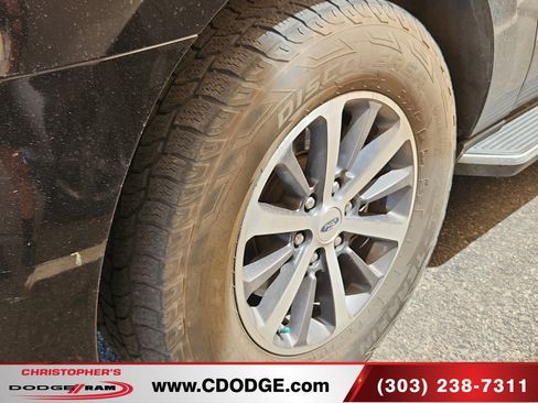 Used 2019 Ford Expedition XLT w/ Equipment Group 202A AWD/4WD image 4