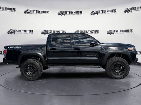 Used 2020 Toyota Tacoma TRD Off-Road image 9