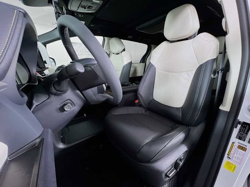 New 2025 Toyota Sienna Limited image 13