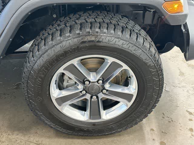Used 2019 Jeep Wrangler Unlimited Sahara AWD/4WD image 5