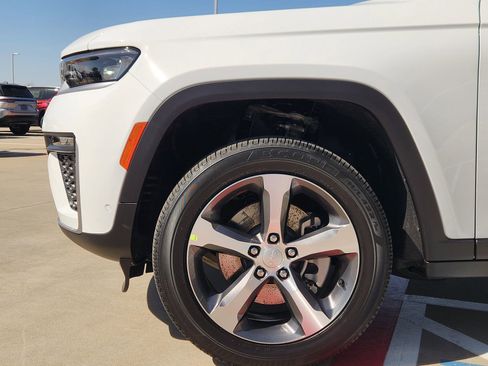 New 2026 Jeep Grand Cherokee L Limited w/ Luxury Tech Group II RWD image 8