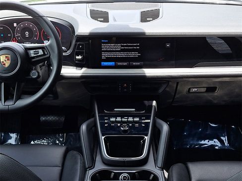 Used 2025 Porsche Cayenne image 22