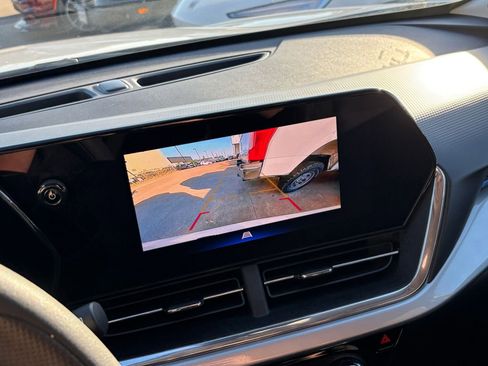 Used 2025 Chevrolet Trax LT image 17