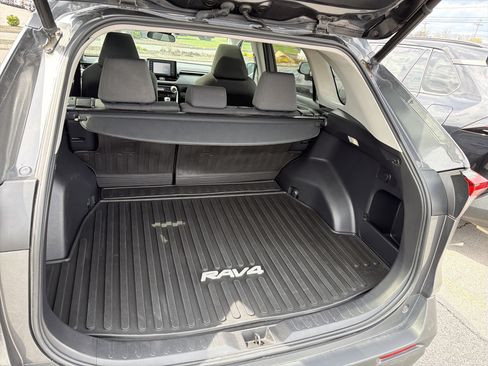 Used 2022 Toyota RAV4 XLE w/ Convenience Package image 25