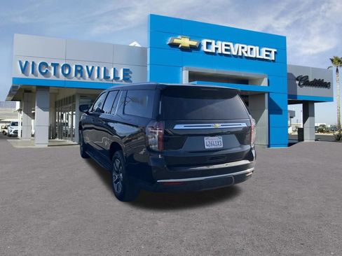 Used 2024 Chevrolet Suburban LT RWD image 8