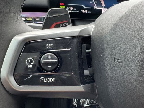 Used 2025 BMW 550e xDrive w/ Premium Package image 25