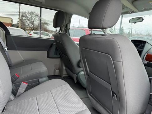 Used 2008 Chrysler Town & Country Touring w/ Flexible Seating Group image 17