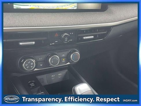 Certified 2025 Nissan Kicks SV image 27