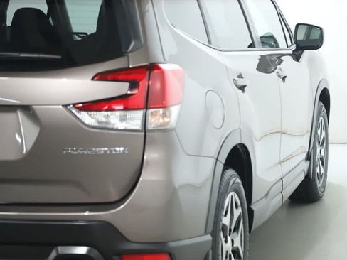 Used 2023 Subaru Forester Premium AWD/4WD image 48