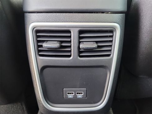 Used 2023 Chrysler 300 Touring L image 13